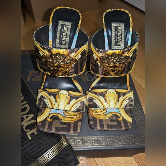 NEW FENDACE FENDI X VERSACE BAROQUE MEDUSA SILK MULE SANDAL - Picture 8 of 13